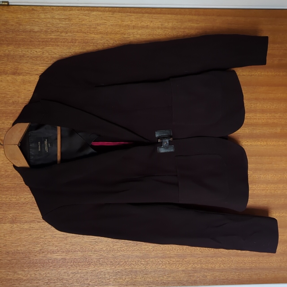 RW&Co stretchy plum blazer